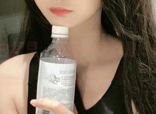51酱在白裙里，随便一身都是好看的美图。