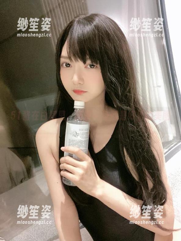 51酱 51酱在白裙里,随便一身都是好看的美图。