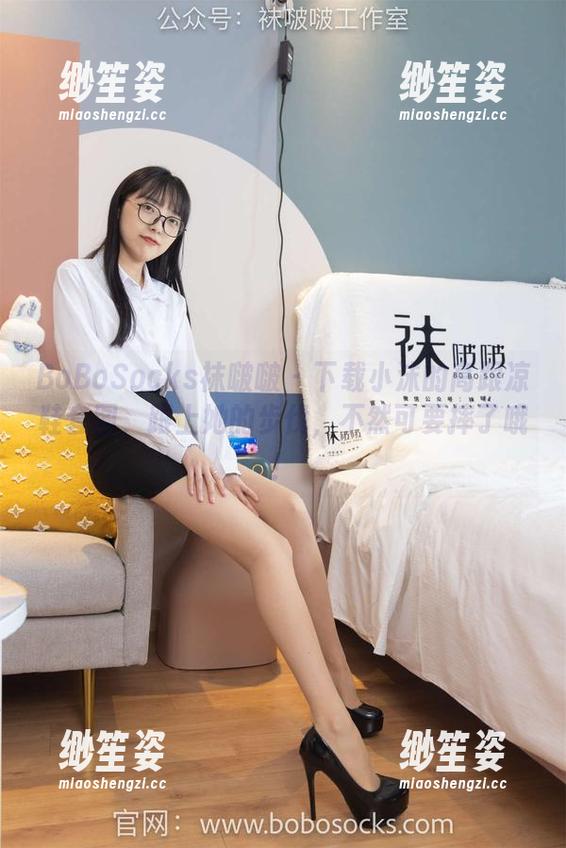 BoBoSocks袜啵啵-小沫 BoBoSocks袜啵啵 - 下载小沫的高跟凉鞋套图,跟上她的步伐,不然可要摔了哦!