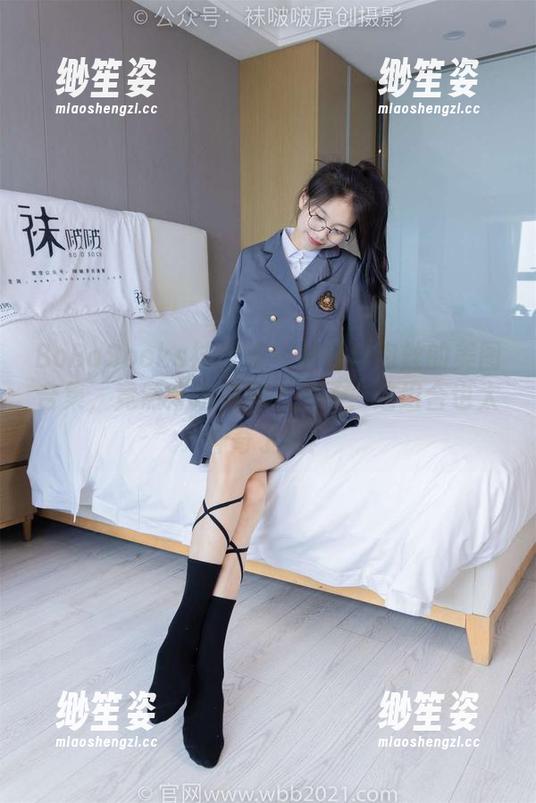 BoBoSocks袜啵啵-菠萝 BoBoSocks袜啵啵 - 菠萝与肉丝的美图合集,竟然开始思考人生了,这组合也太神奇了吧!