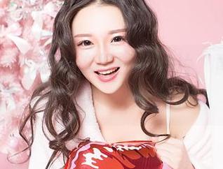 GIRLT果团网 – 这组白丝照片，黄歆苑说：全免，快来瞅瞅