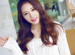 IMiss爱蜜社 – Angela小热巴的黑白写真：如果一张纸能聊聊天，TA一定在说“我流行黑白自拍了”。