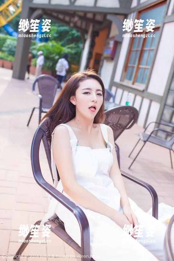 IMiss爱蜜社-若彤boomboom IMiss爱蜜社 - 不可逆转的下载:若彤boomboom女王的套图,这就来
