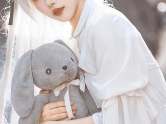Momoko葵葵这户外写真，好吧，看多了总有种想找个地方躲躲的感觉。