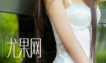 UGirls尤果网 – 欣杨Kitty的毛衣穿搭在图库发光，赶紧分享给我一直想要的灵感