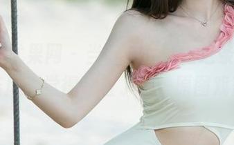 UGirls尤果网 – 当赵伊彤穿上这条红裙，连风都觉得害羞了——原图戏言