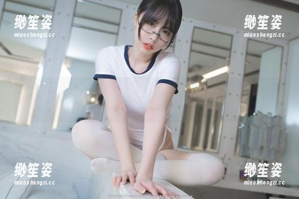 一组Uhye(이유혜)的泳装作品，倒不是说多完美，但总有种让人想看个不停的魔力。