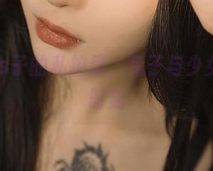 在Vams子的私拍里，兔子与少女的交错时刻