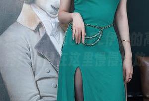 Xiuren秀人网 – MODEL伊若的高清眼镜秀：美图在这里慢慢绽放