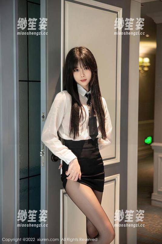 Xiuren秀人网-卡卡酱 Xiuren秀人网 - 更新,卡卡酱的天台写真集已上线,这天台似乎有特别的魔力,让我想多看几眼!