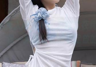 Xiuren秀人网 – 看，子纯儿在纯白的背景中，像一朵独自在夜空绽放的花。