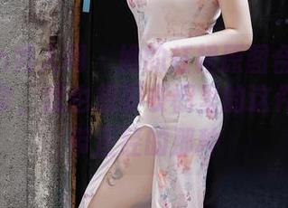 Xiuren秀人网 – 她的红裙原图合集：小魔女奈奈，我也想要衣橱里的这件了，不带正经的那种