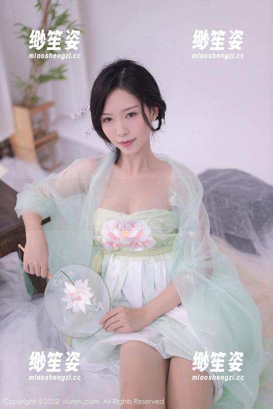 Xiuren秀人网 - 看徐微微mia在樱花园里摆姿势，福利写真真有种春天的气息