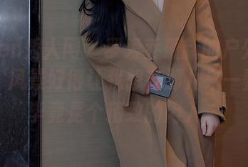 Xiuren秀人网 – 罗爱乔最新的户外私拍图包，风景好得让我想在那儿呆一整天，毕竟是个精致的闲人。
