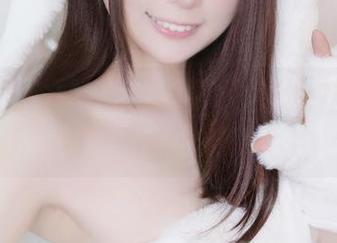Yuki亭和妹妹的cos互动，原图中俨然一对搞怪姐妹花！