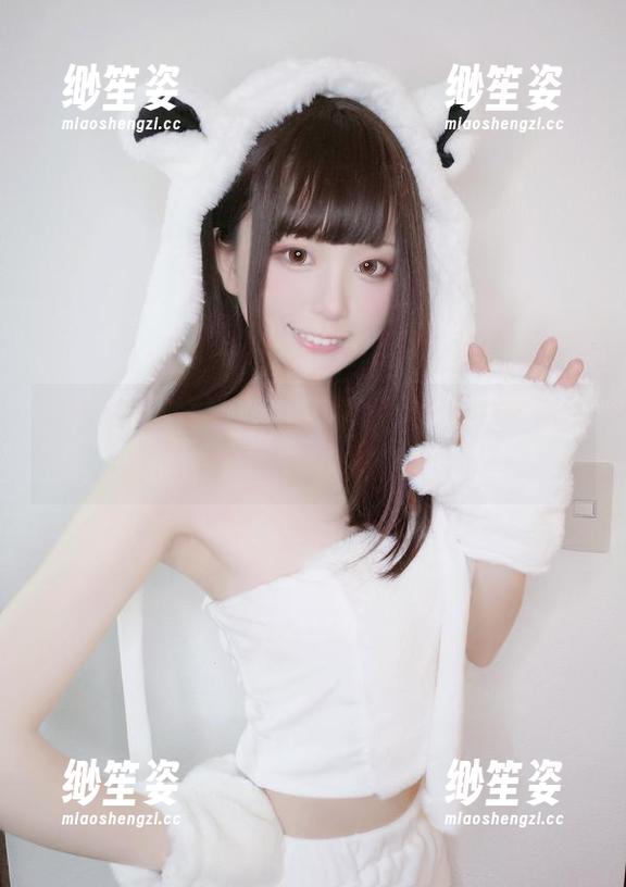 Yuki亭 Yuki亭和妹妹的cos互动,原图中俨然一对搞怪姐妹花!