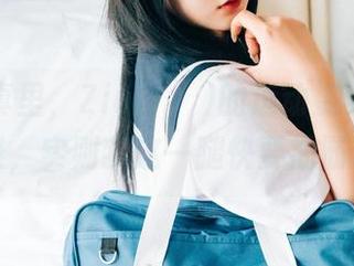 在线写真里，Zia(지아)的运动姿势，看似优雅，实则我这一腿快要抽筋了。
