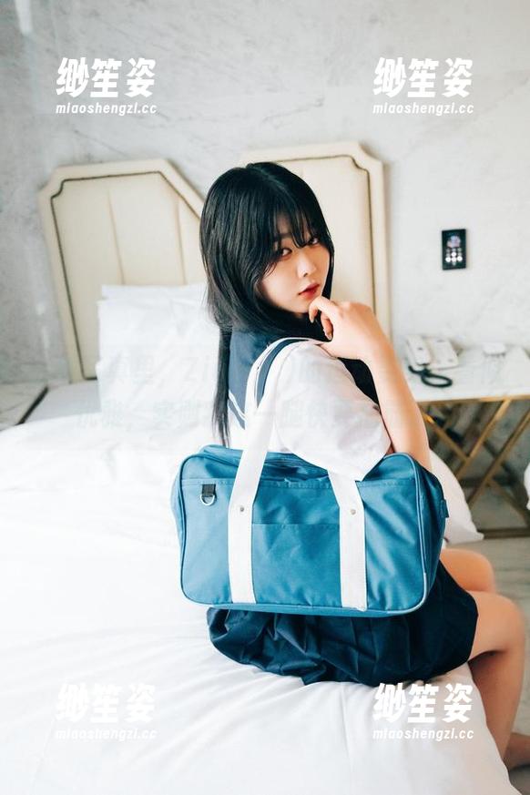 在线写真里，Zia(지아)的运动姿势，看似优雅，实则我这一腿快要抽筋了。