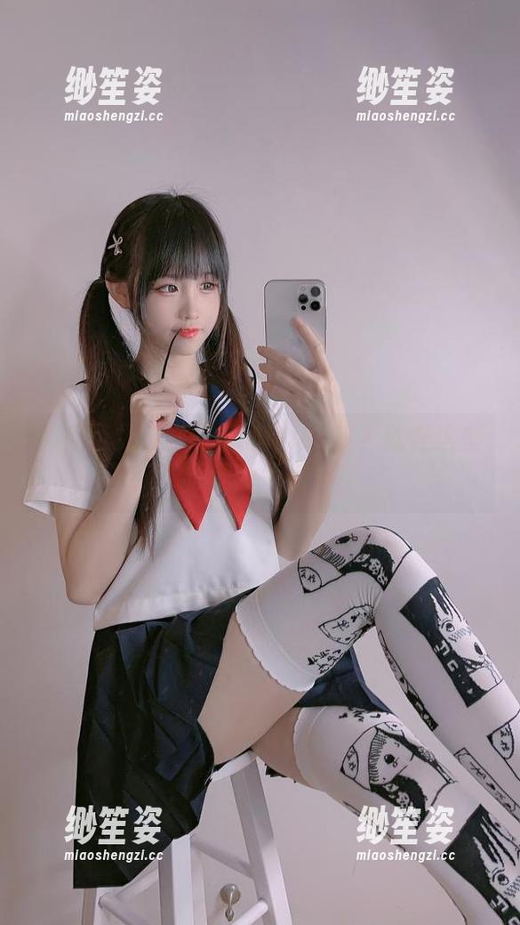 miko酱吖 你是否见过穿眼镜的Miko酱?就在这里,原图乖乖待命!