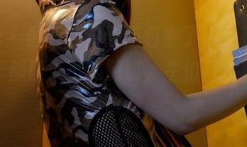 pans – 最新的金熙图包来了，女孩的每个动作都让人小心翼翼，生怕打扰她的美丽时刻。