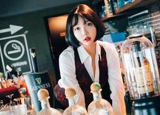 高清复古游戏女孩，yeeun孙乐乐让我想问：你是不是能在游戏里取胜的那种灵魂选手？