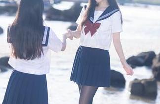 游水与自由：三无人型的泳池写真，cosgirl们的狂欢