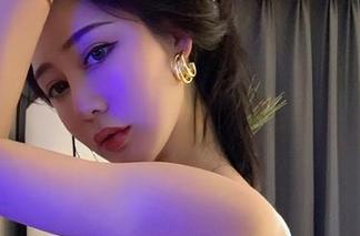 微密圈 – 发现不爱笑的赛琳的私房，甜心一样的每一帧都想回味！