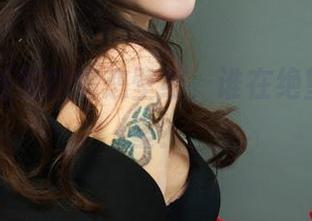 丽柜 – 甜甜的虐恋壁纸，谁在绝望的深渊里？