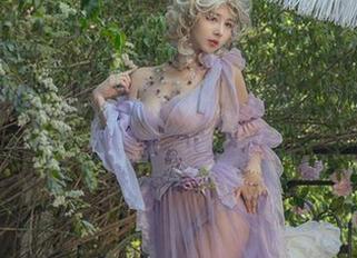 云溪溪的礼服在原图中恰到好处，轻轻一转，让人心思难平啊。