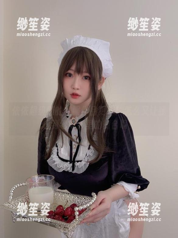 依依超级懒 依依超级懒的礼服作品更新!怎么又让我想到老电影里的舞台呢?