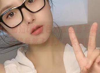 微密圈 – 俏妞t的红色皮衣全套写真，穿搭思绪竟然飞到了街头咖啡