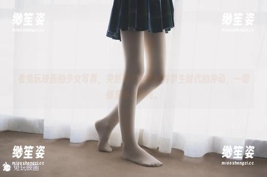 兔玩映画 看兔玩映画的少女写真,突然间有种想回到学生时代的冲动,一切都是那么单纯。