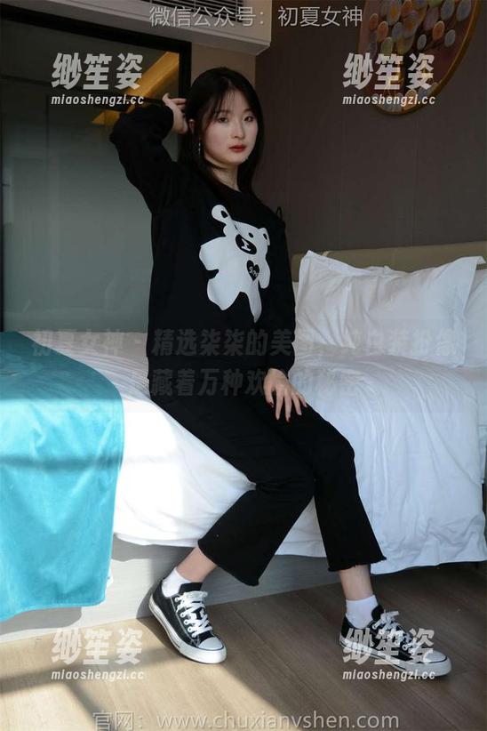 初夏女神-柒柒 初夏女神 - 精选柒柒的美图,纯白装扮像是藏着万种欢愉的秘密