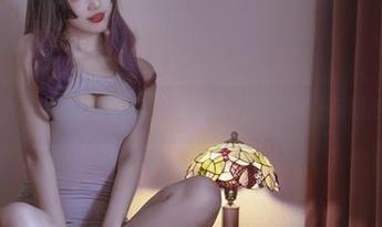 在沙滩上与球的美丽邂逅，刺青Poi的写真让你眼前一亮！