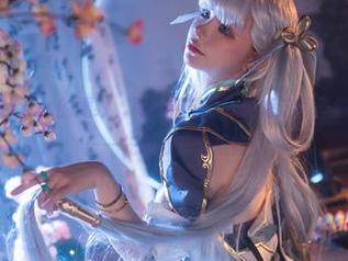 最新美图里前羽rr的婚纱，真心希望有人能把这裙子偷偷“牵走”——先领取我的祝福！