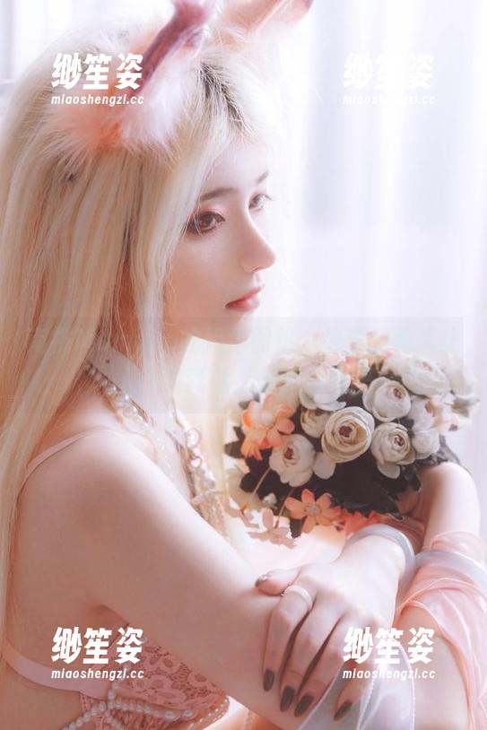南桃Momoko 南桃Momoko的奶牛图包,神奇的画风让人不禁莞尔,快来偷看吧