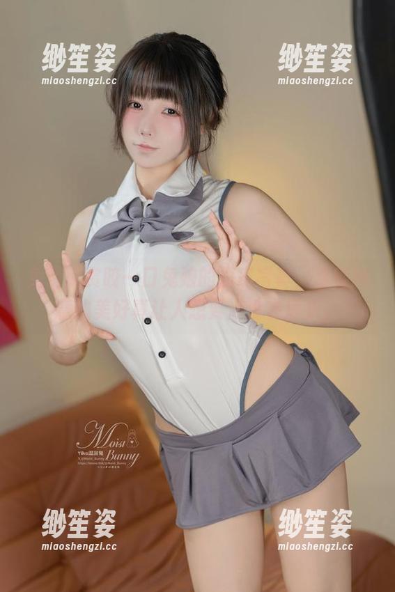 咬一口兔娘 免费欣赏咬一口兔娘的居家写真,那种随意的美好真让人想要淹没在里头。