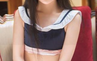 头条女神 – 信悦儿的私拍里，制服藏着小意外！