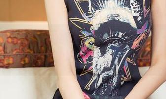 头条女神 – 下载蔡楠的和服美图，一定会让你想拥有整个色彩柜～