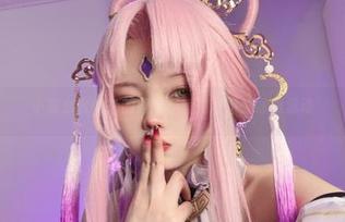 小瑶幺幺私拍的美腿，套图里情绪缓缓流动