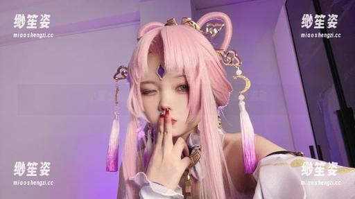 小瑶幺幺 小瑶幺幺私拍的美腿,套图里情绪缓缓流动