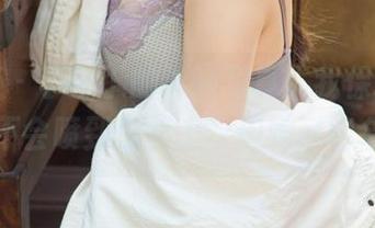 尤果网 – 李丁丁的泳装写真：我保证，水不会喷到你脸上，但她可能会