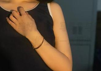 幼水铃衣的美好时光，写真集与童年回忆交错，像在翻一本旧书
