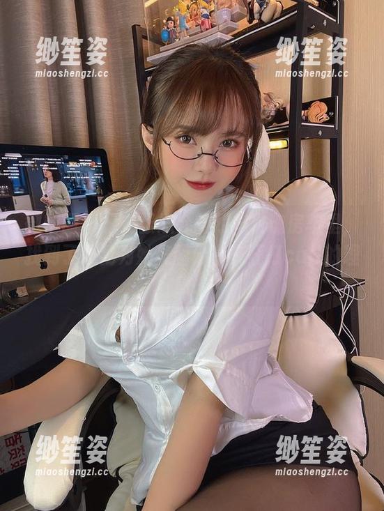 张思允 微密圈 - 只在张思允的烈焰玫瑰房车里,找到了让我为她美图分享疯狂打call的理由!