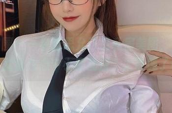 微密圈 – 一看张思允这组私房美图，吊带黑丝就让我心中小鹿乱撞，太带感了吧！