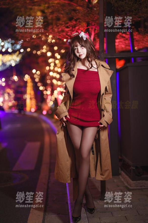 抱走莫子 抱走莫子:高跟鞋原图,这个姿势太会撩了吧!