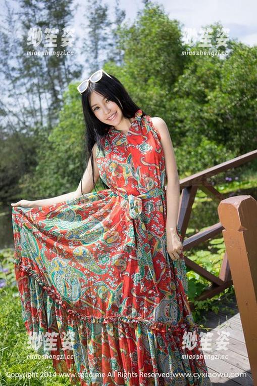 推女神-萌琪琪Lrene 推女神 - “萌琪琪Lrene”的蕾丝套图,掌握下载节奏,但我警告你别太激动