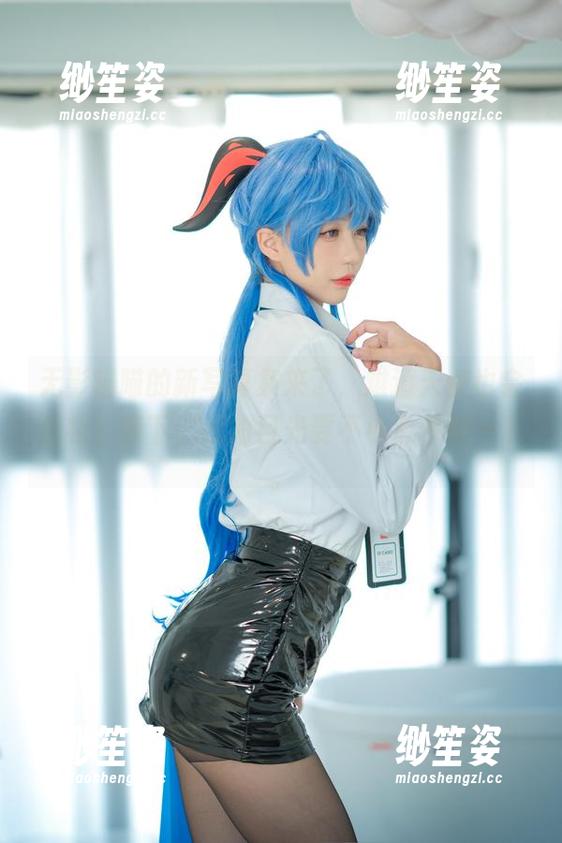 无影喵喵 无影喵喵的新写真集来了,难道天使也会化妆?等下,我的目光要不小心停顿一下。