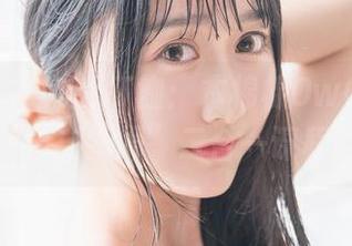 暴露花边与定制T恤：木棉棉OwO的“智能与妩媚”二合一课程