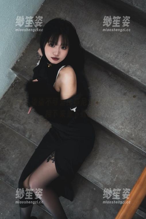 柒柒不可爱 你看,柒柒不可爱比基尼女仆的原图来了,接下来是下载时间~